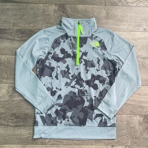The North Face Gray Camouflage Boys Large 14/16 Lightweight Shirt